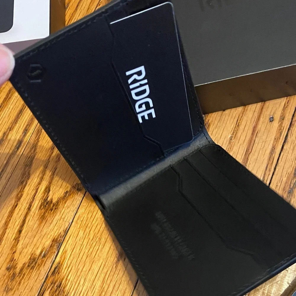 Ridge Billfold Wallet in Black Leather